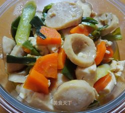 蒜苗肉丸焖豆腐