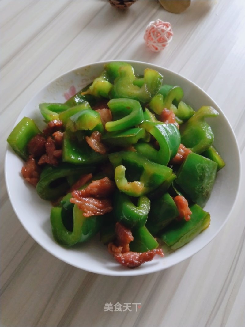 灯笼椒炒五花肉