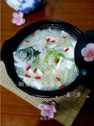 鲫鱼银耳豆腐汤