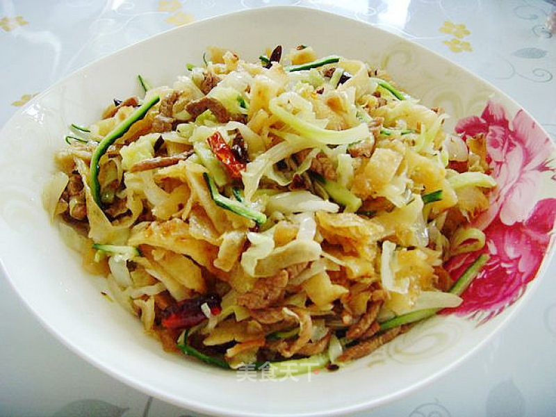 肉丝炒饼 。