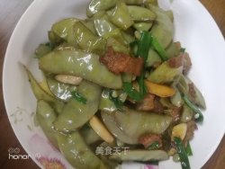 五花肉炒扁豆