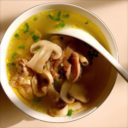 纯味土鸡蘑菇汤