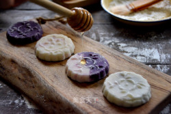 蜜汁山药紫薯糕
