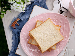 超软的黑麦吐司