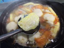 鱼丸肉糕砂锅汤