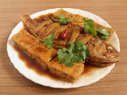 黄花鱼焖豆腐