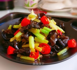 芹香木耳