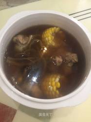 茶树菇玉米筒骨汤
