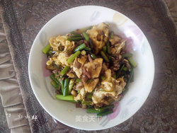 蒜薹炒肉+鸡蛋