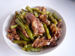 饭菜一锅出——排骨豆角粘卷子