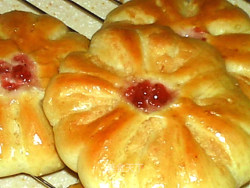 椰蓉花型面包