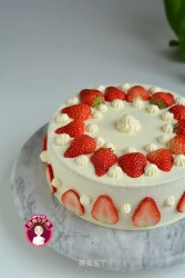 草莓奶油戚风蛋糕
