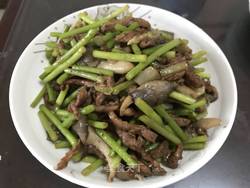 蒜苔炒肉蘑菇里脊肉