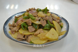 土豆青椒洋葱炒猪肉
