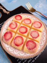 草莓酸奶糕