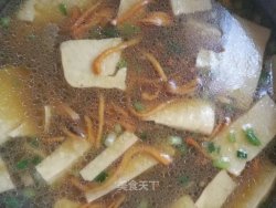 虫草花猪肝豆腐汤