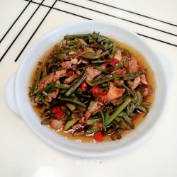 野芹菜梗炒肉