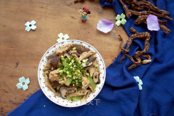 笋干酥肉烧三鲜