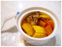 夏日清淡补钙汤—胡萝卜玉米筒骨汤