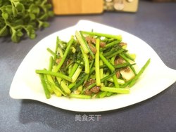 牛肉炒蒜苔