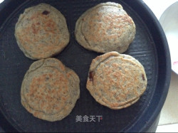 黑芝麻黑豆渣腊肉饼