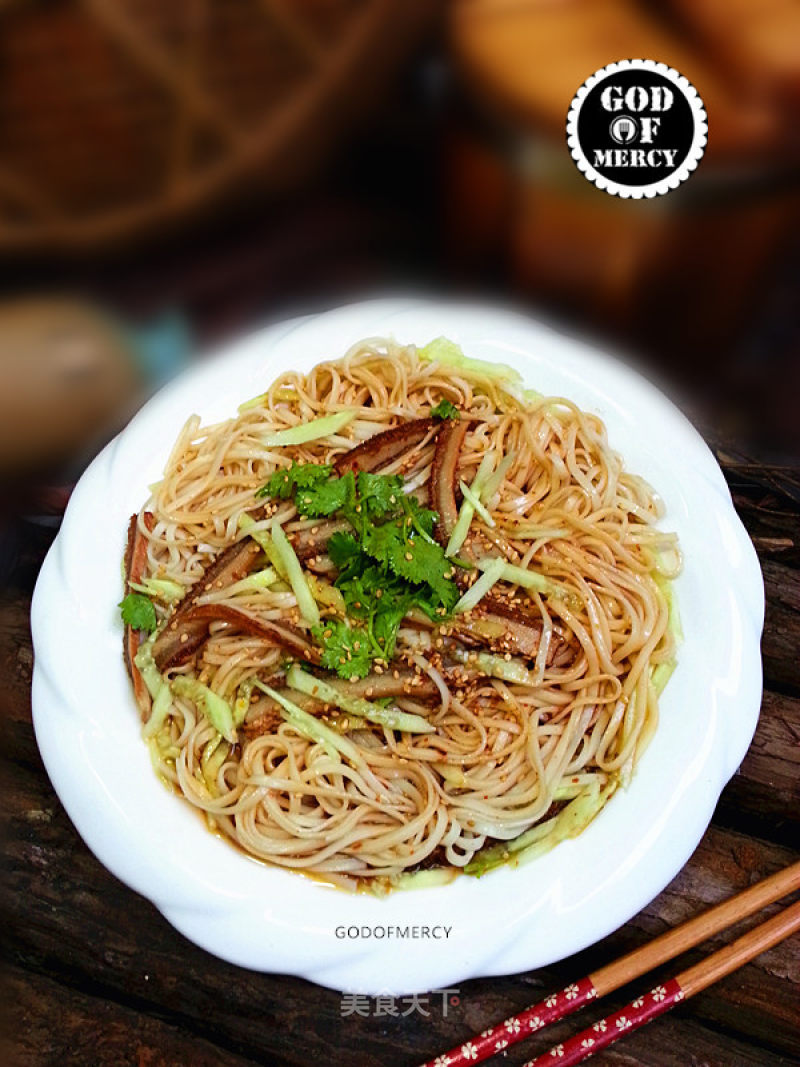 夏日速成餐桌：油泼辣子牛肚拌面