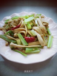 豆腐皮炒芹菜