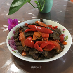 胡萝卜红椒炒牛肉