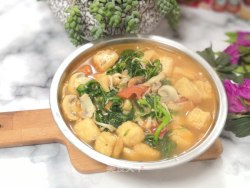 荠菜油豆腐金针菇汤