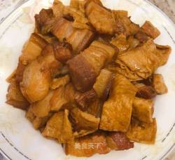 红烧肉焖豆腐皮