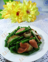火腿肠香菇炒带豆