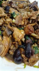 香菇腐皮焖鸡块