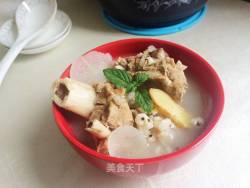 白萝卜薏米筒骨汤