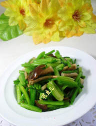 茶树菇炒芹菜