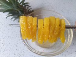 儿童酸酸甜甜的菠萝