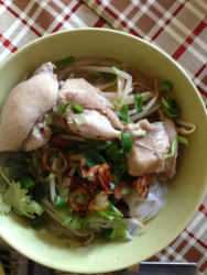 越南传统小吃~鸡汤河粉
