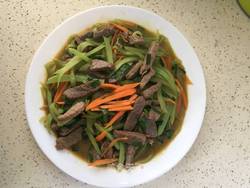 莴苣黑椒牛肉