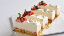 草莓冻芝士蛋糕（视频菜谱)
