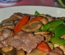 牛肉炒蘑菇