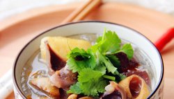 一碗回味久久的·鸭血粉丝汤·