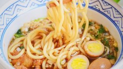 冬天天冷来碗暖身开胃的酸汤面
