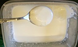 酸奶（不用酸奶机且简单的酸奶制作）