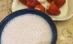 核桃草莓奶