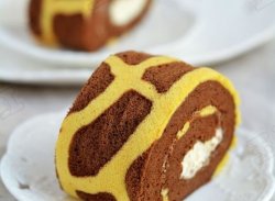 长颈鹿花纹奶油蛋糕卷
