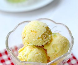 不用淡奶油做低脂冷饮——手工&机械2种做法的大果粒奶香冰淇淋
