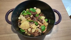 松茸土豆炒肉片