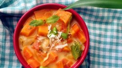 简单好吃的低卡减脂汤：南瓜胡萝卜虾仁浓汤