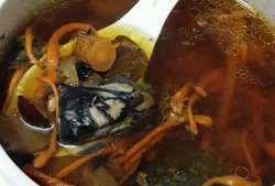 药材乌鸡汤