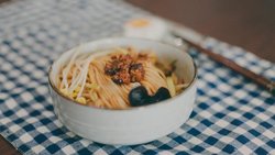 食“面”八方 | 干了这碗，热气腾腾的中华炸酱面！