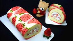 草莓彩绘蛋糕卷